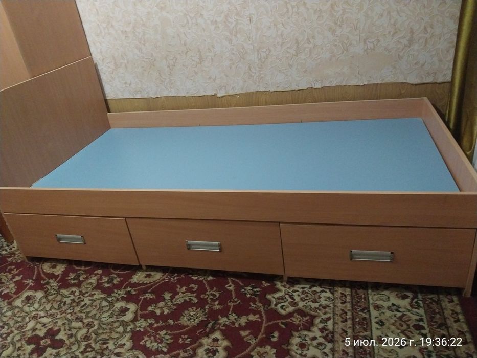 Шифонер(210×135) +кровать(95×180), матрас ортопедический , б/у.