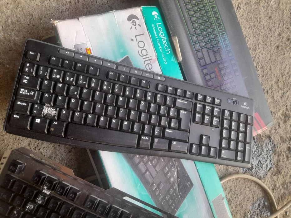 Tastaturi de vanzare 250 lei