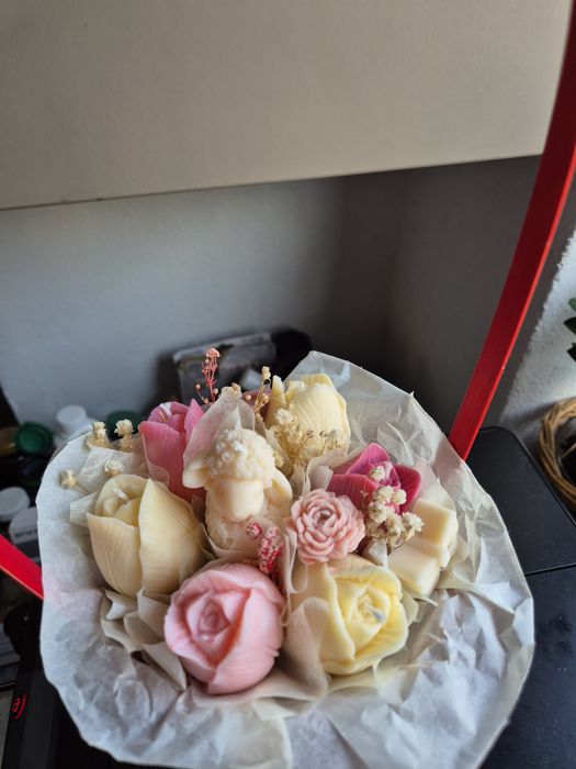 Aranjamente florale din ceara de soia