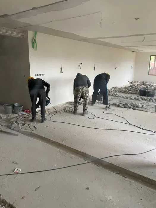 Кърти, чисти и извозва. Извозване на отпадъци от имота до сметище.