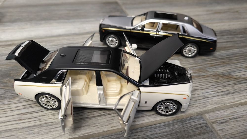 Macheta jucarie auto Rolls Royce Phantom, metalica, scara 1:24
