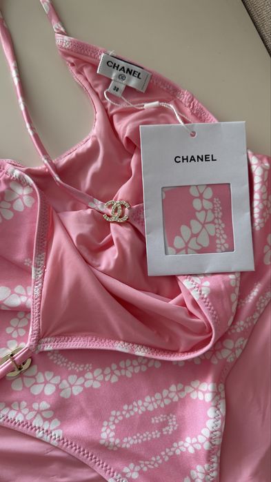 Бански Chanel в розово-бял десен от последна кол-я