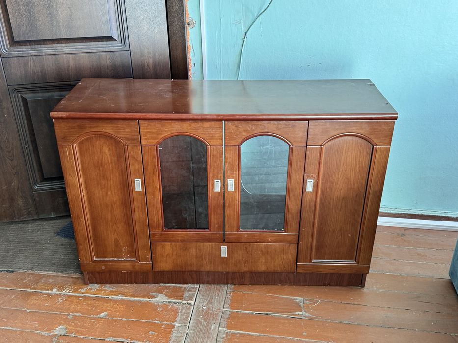 Комод из дерева.