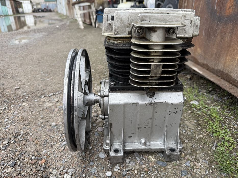 * головка для воздушного компрессора 2-х поршневая в хорошем состоянии