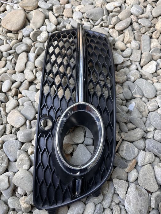 Grilă dreapta bară față audi q5.s linne.cod:8r0807681.s.