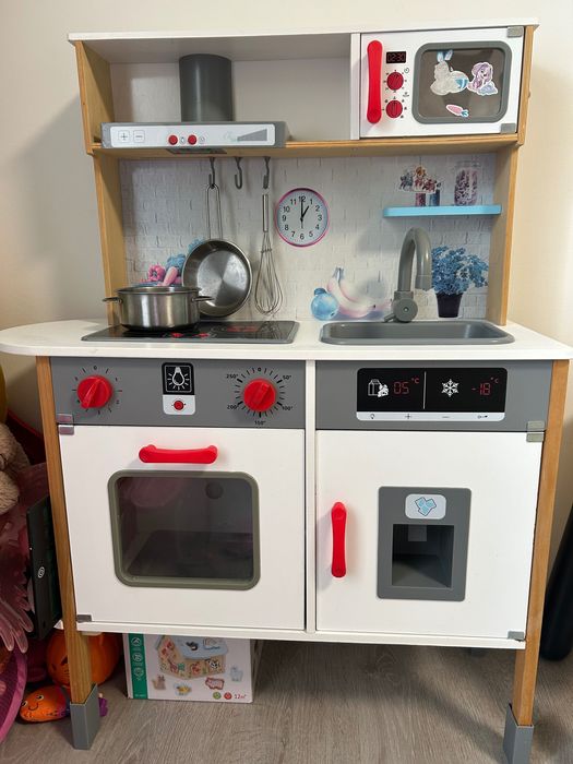 Детска дървена кухня