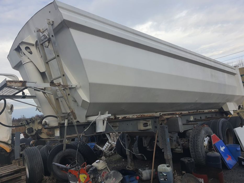 Semiremorca basculabila 3 axe  in stare buna.