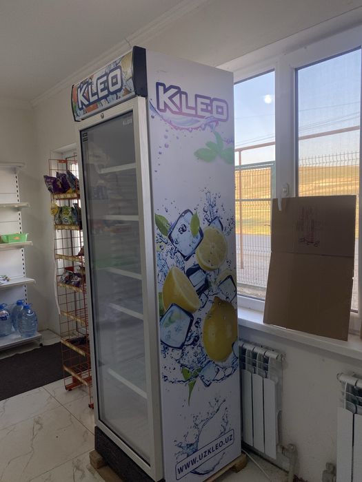 Продам витринный холодильник KLEO !