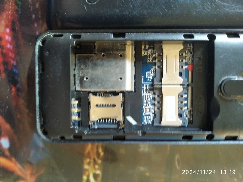 Maxvi C 20 telefoni sotiladi