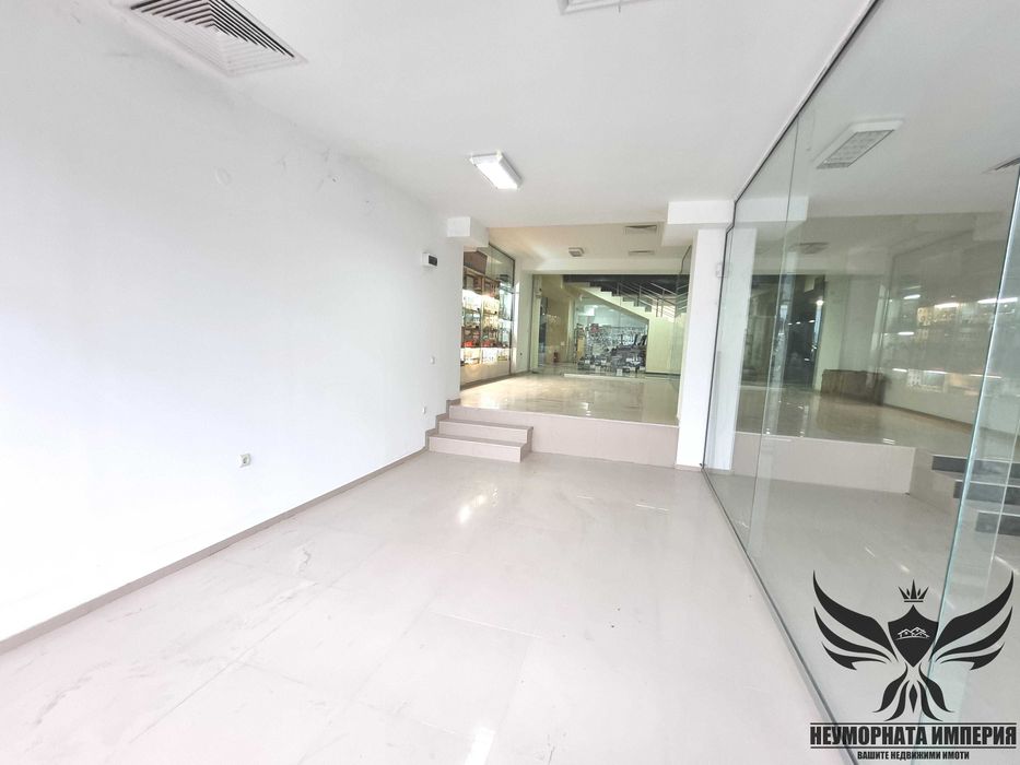 Под наем ново помещение, офис магазин 40кв. в гр.Асеновград топ център