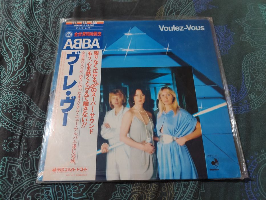 Коллекция пластинок, самые разные исполнители