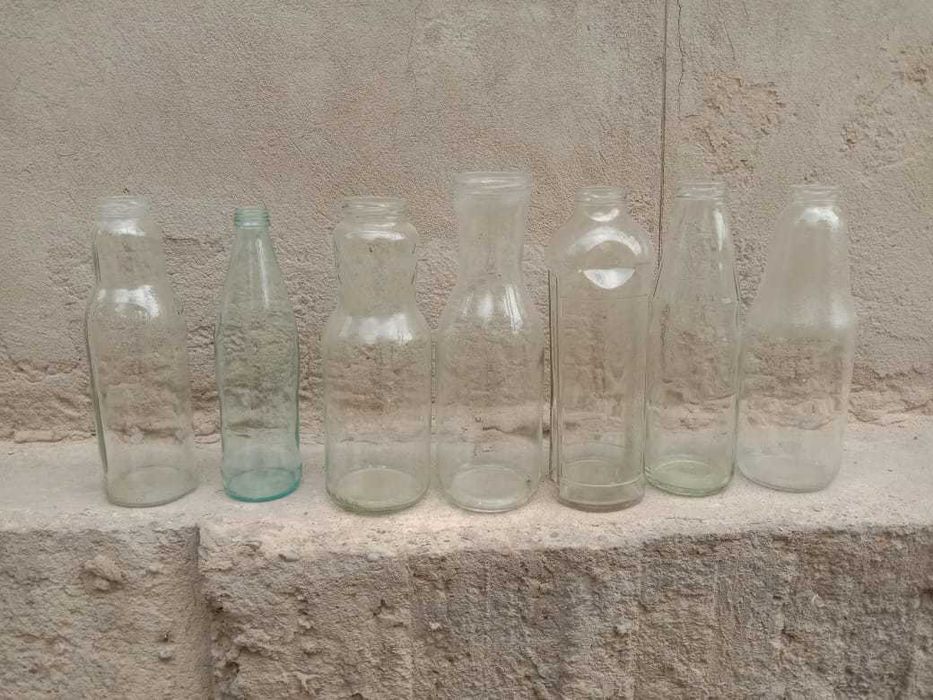 Бутылки из прозрачного стекла