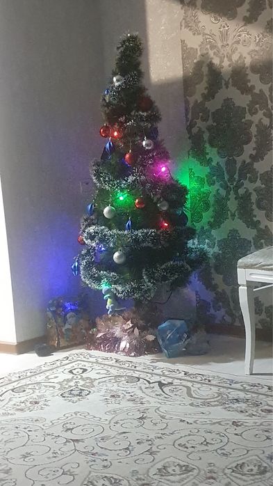 Продам Ёлку цена 5000 тыс