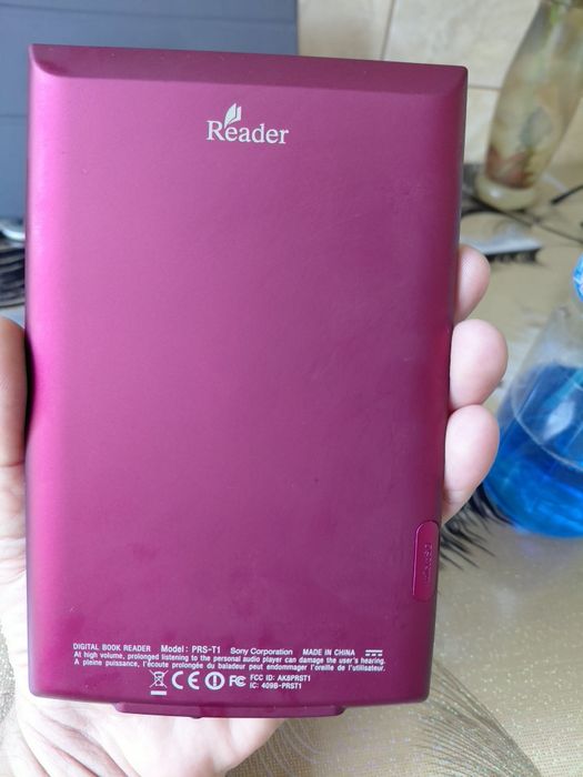 Vind e reader Sony prs t1 cu peste 2300 de cărți în limba română
