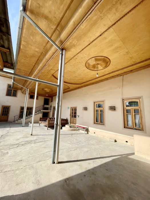 Pobeda maxallasida Xovli sotiladi Yolni yuzida joylashgan.9sotix 9xona