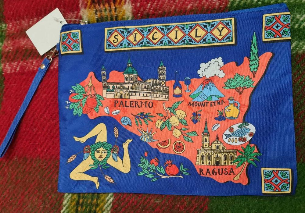 Несесер за принадлежности  / чантичка