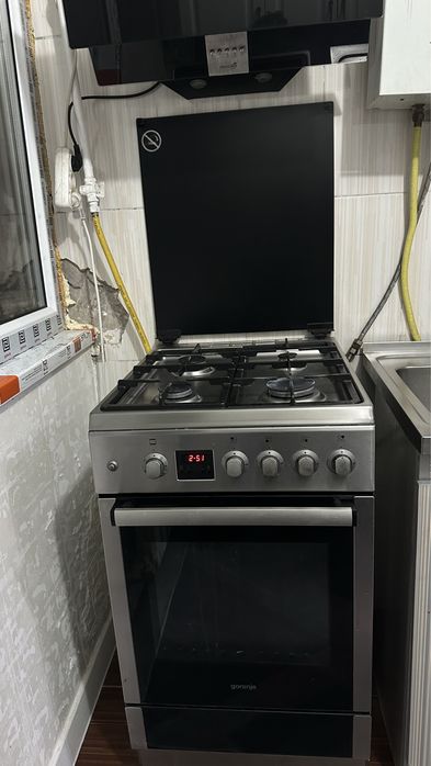 Продаю газ плиту