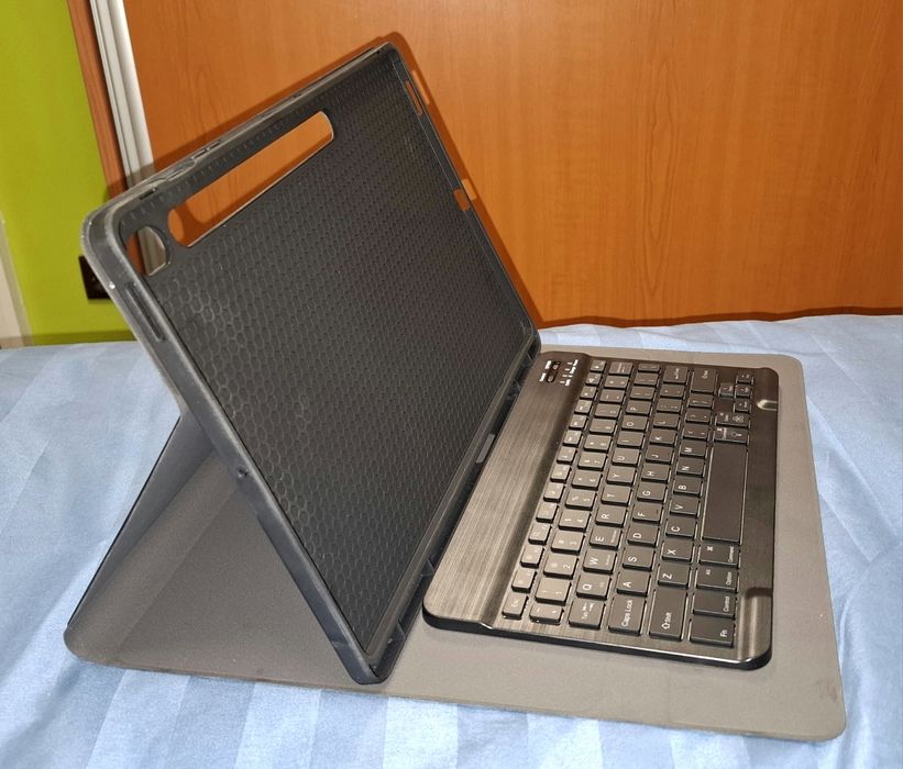 Husă cu tastatura magnetica pentru Tableta Samsung Galaxy Tab S10 FE+