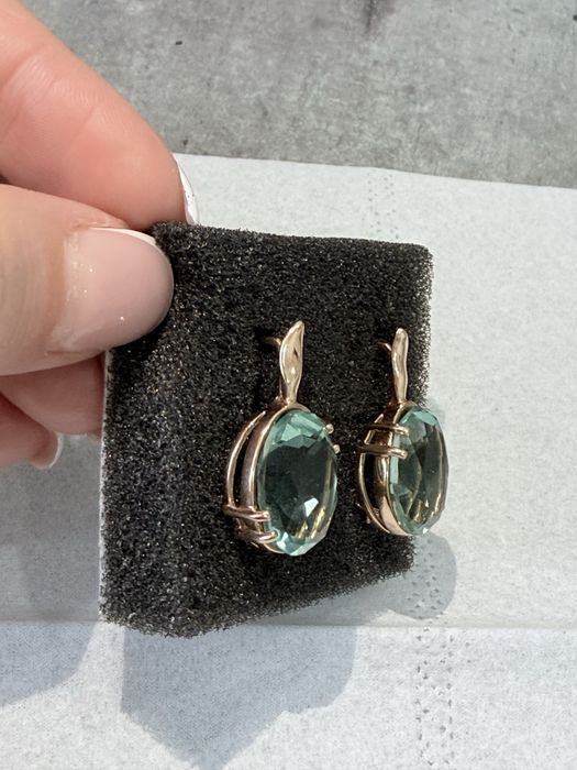 Продам золотые серьги