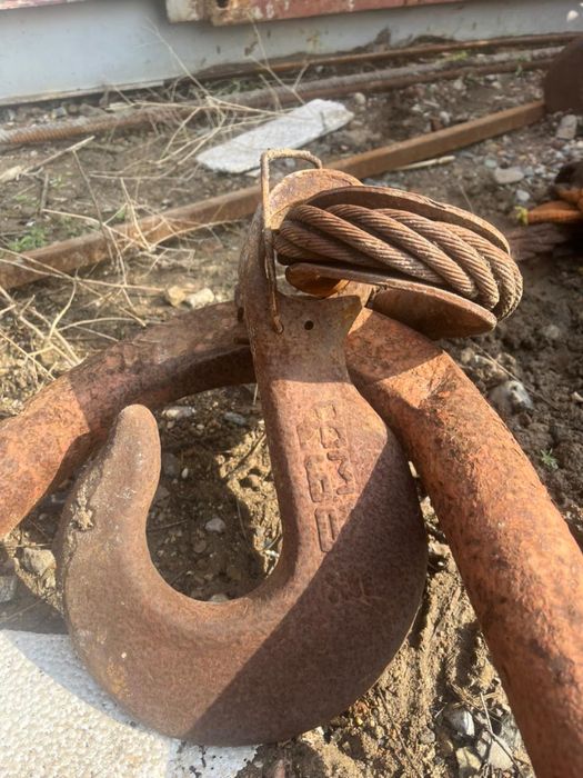 Крюк большого крана