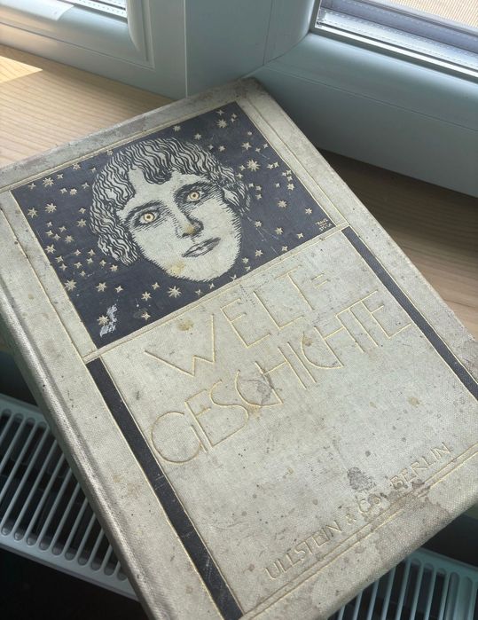 Lot cărți vechi, tablouri, mașină de scris funcțională