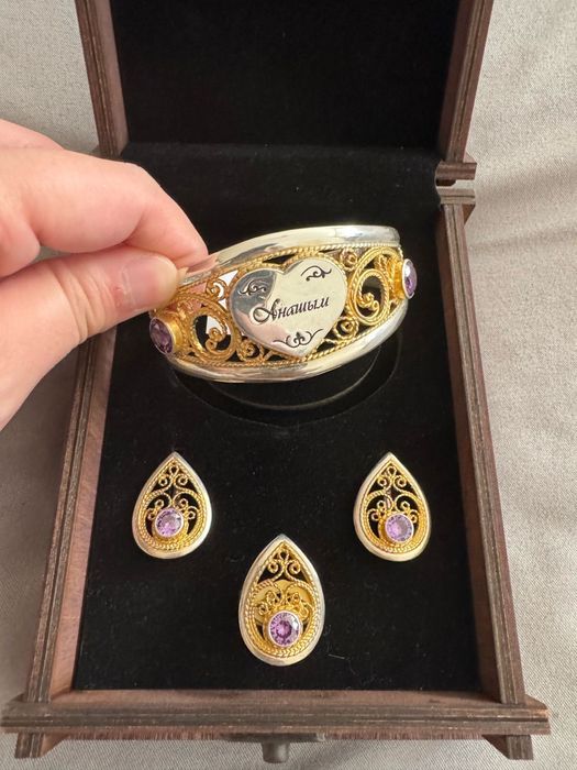 Продам серебряный набор с позолотой “Анашым”