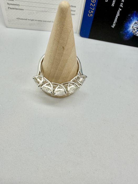 Сребърен пръстен с мойсанит (Диамант) 5 карата