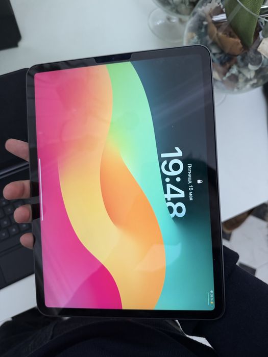 Apple iPad Pro 11-inch (2nd generation) 128GB + Magic Keyboard
