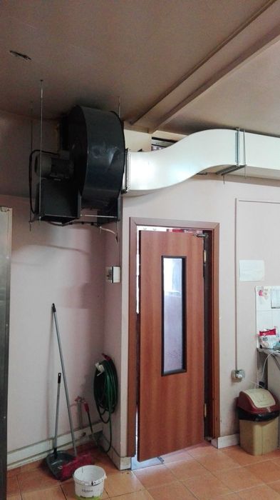 Продавам бизнес бърза закуска, Плевен,идеален център.