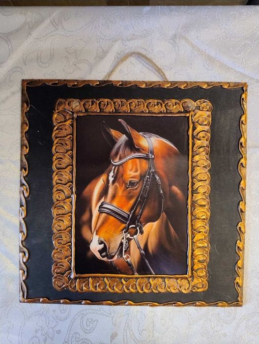 Картини размер 25/25 см на дървена основа.