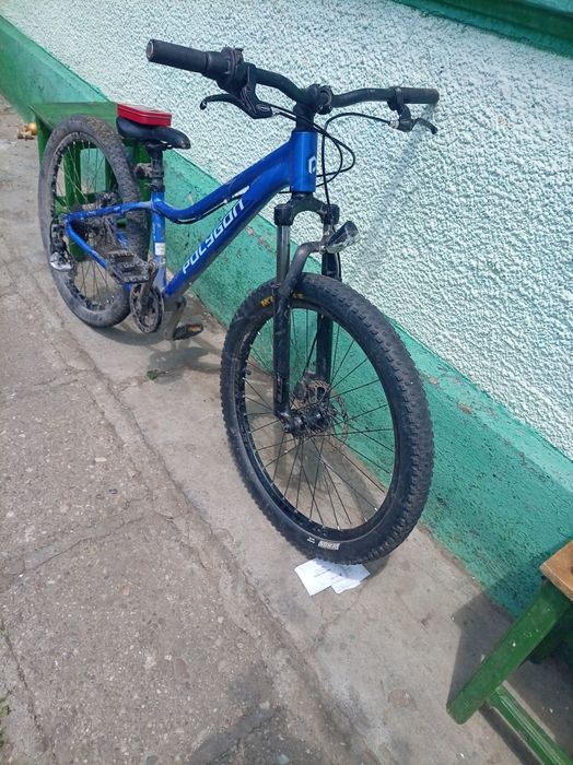 Bicicleta albastră pt copiii întere 7-14 ani