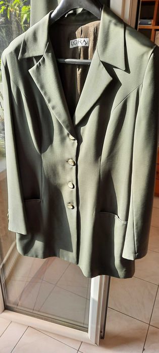 Дамски костюм от студена вълна р-р Л