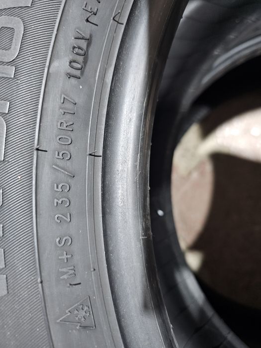 De vanzare cauciucuri Nokian  iarna 235/50/R17