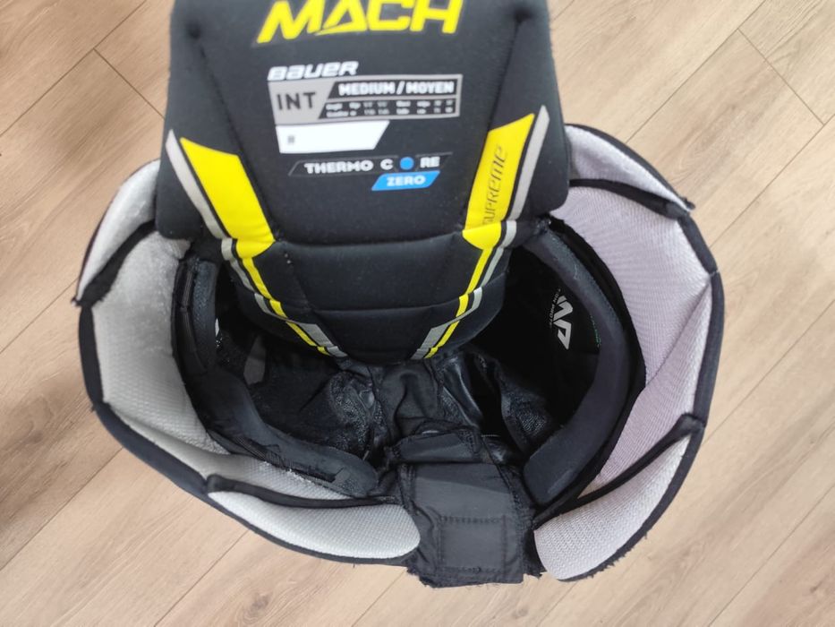 Хоккейные шорты Bauer Supreme MACH, размер INT Medium