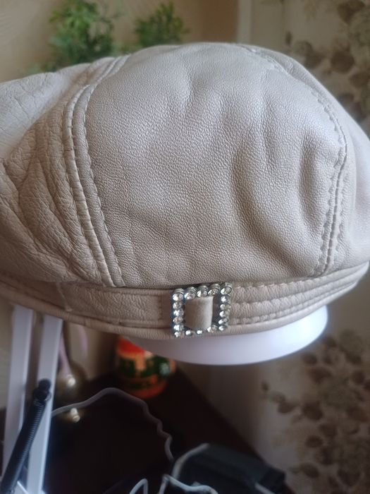 Продам женские кожанные береты