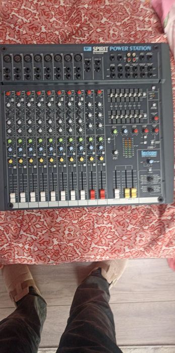 Mixer soundcraft spirit power station ca nou sau schimb cu acordeon
