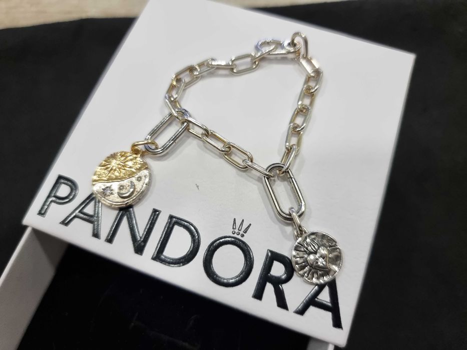 Гривна Pandora с висулки медалиони