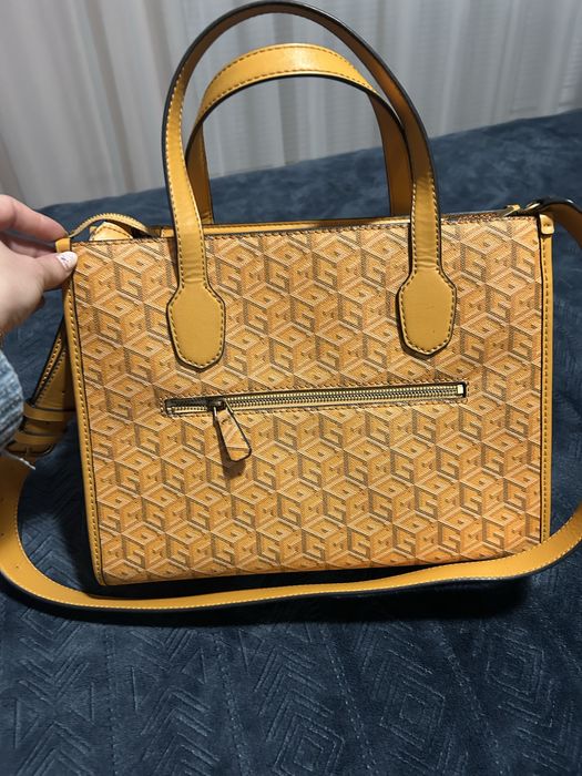 Оригинална чанта Guess