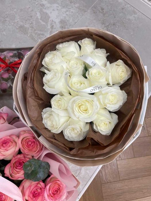 Белые розы Дессо