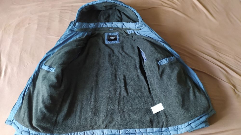 Продам демисезонную куртку.