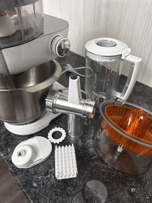 Продается кухонный комбайн Bosh