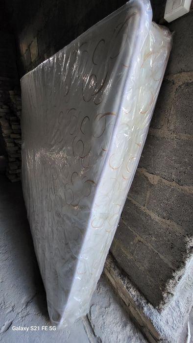 Продам матрас в харошем состаяние