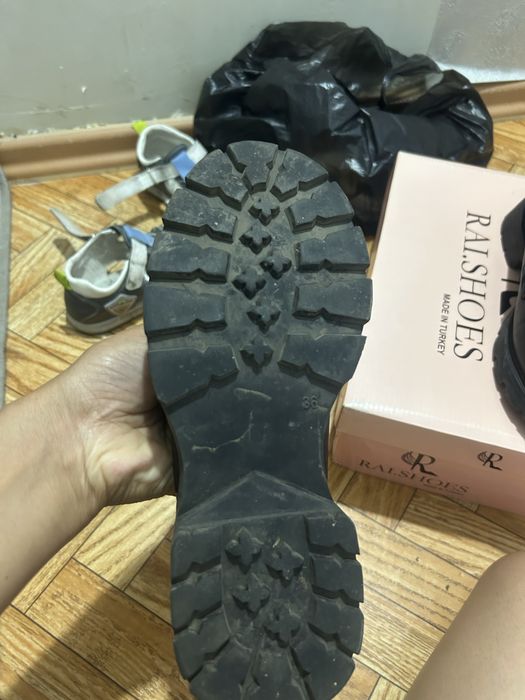 Туфли для девочки 35-36 размер кожа