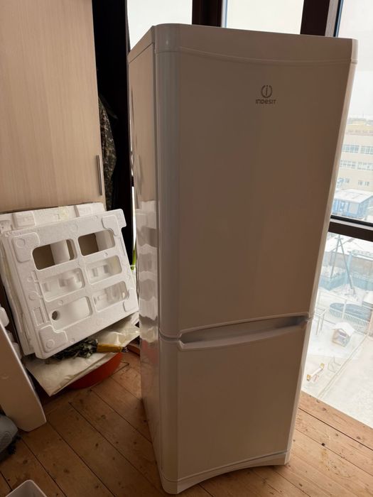 Холодильник Indesit No Frost (170 см) в хорошем состоянии