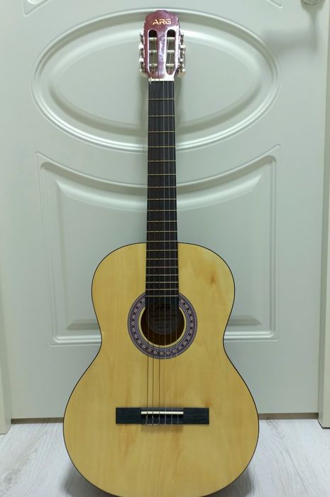 Гитара акустический , чехол , каподастр