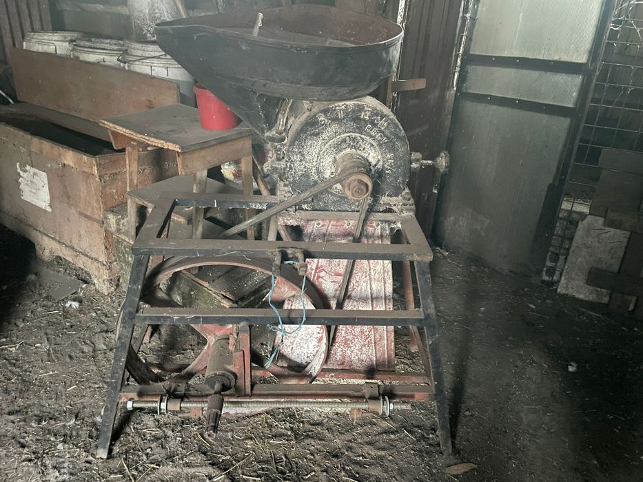 Moara cu ciocanele pentru tractor