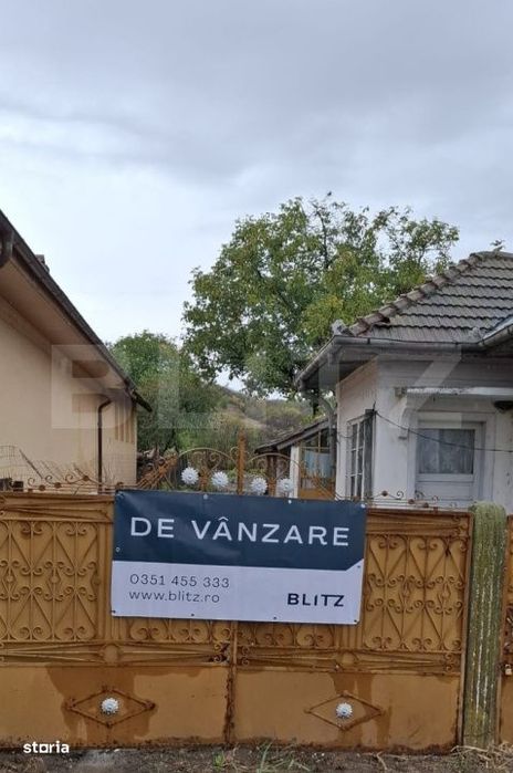 Casa batraneasca la strada, Podari-Livezi, teren 822 mp
