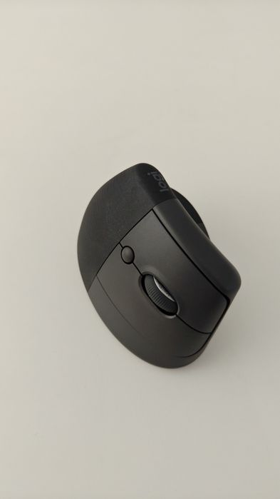 Logitech Lift ергономична мишка