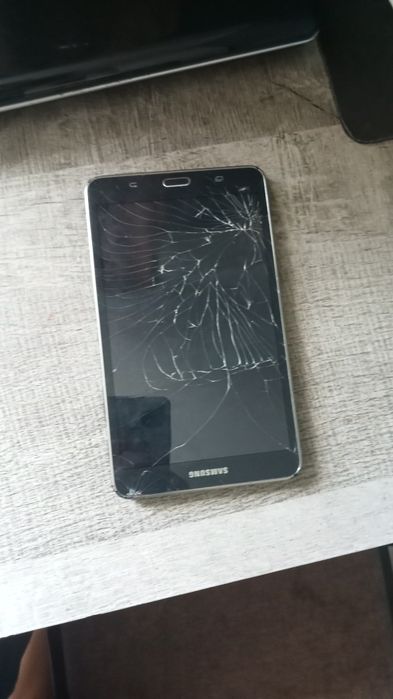 Продам планшет Samsung на запчасти