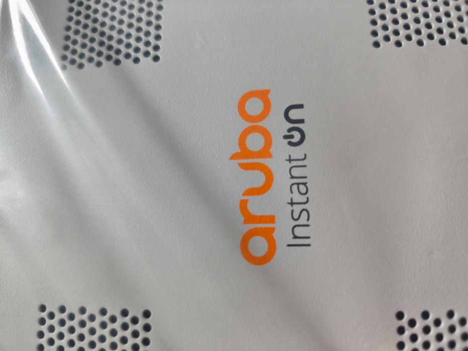 Чисто нов Aruba a Hewlett Packard Enterprise Instant On Switch серия..